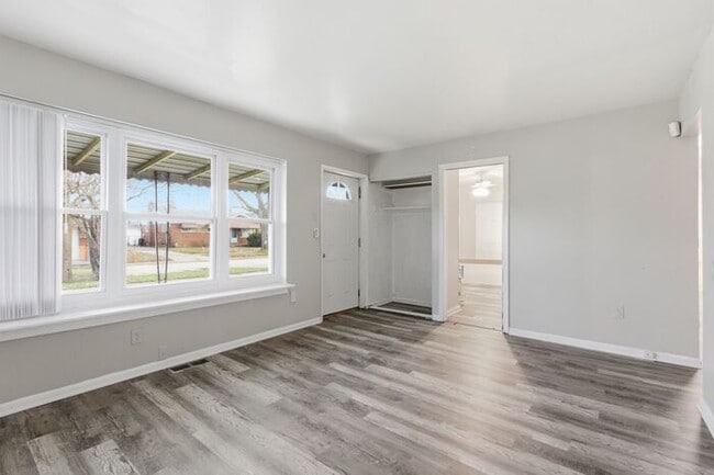 Building Photo - Huge ranch style home with Detached Section 8 Accepted