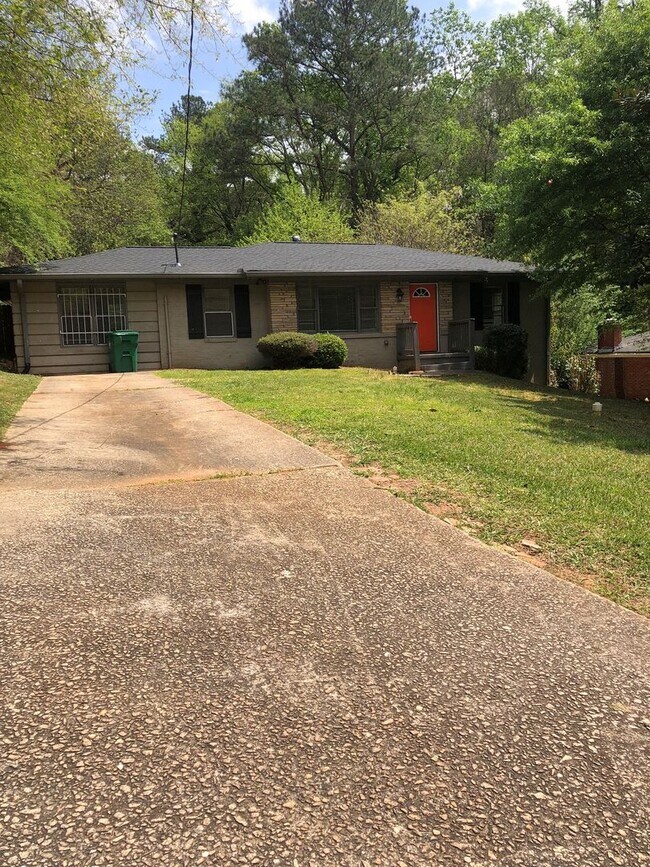 Building Photo - 3 Bed 2 Bath in Atlanta!