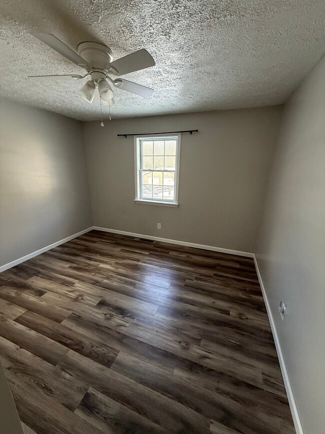 Building Photo - 128 W Beechwood Rd