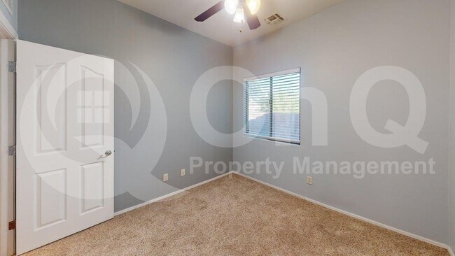 Building Photo - 1419 W Red Creek Dr