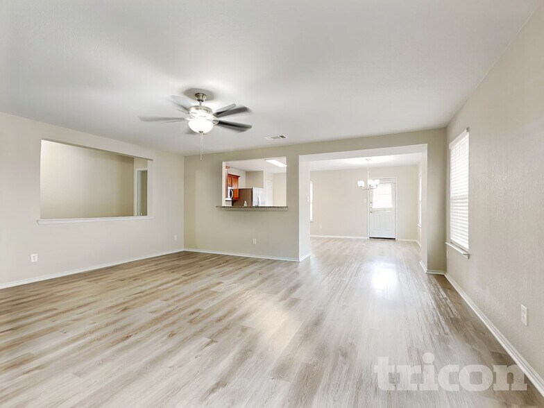 Building Photo - 5423 Sabine Ln