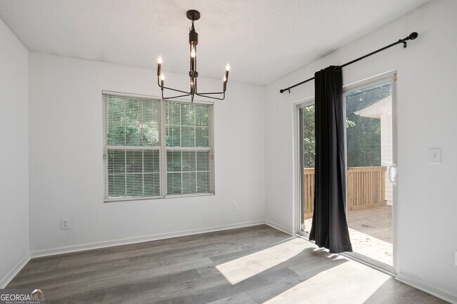 Building Photo - 6712 Lakewood Dr