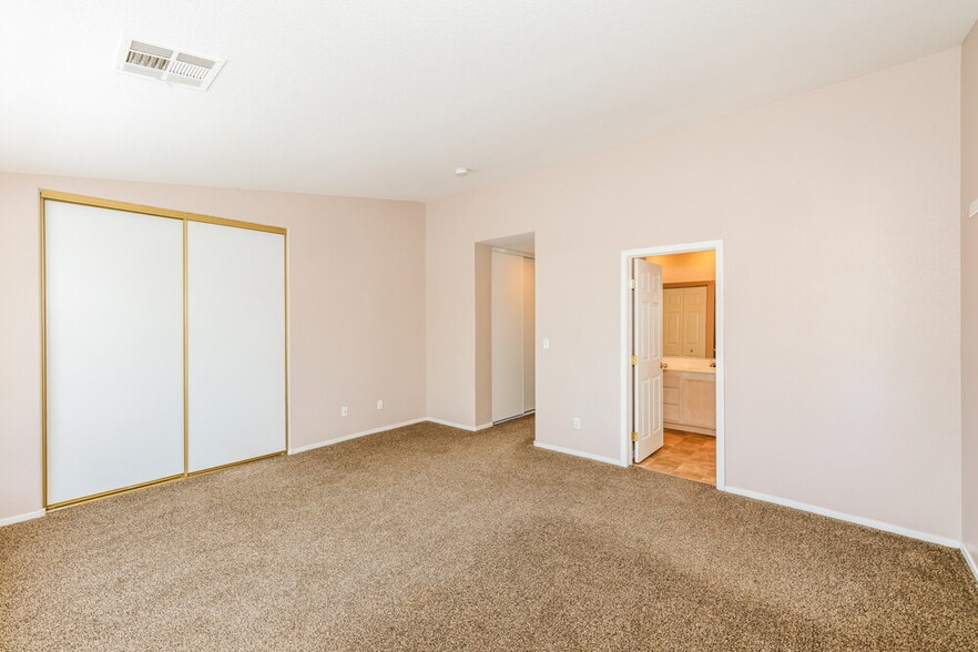 Building Photo - 5450 Mercantile St