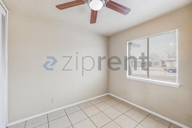 Building Photo - 6916 Shady Grove Dr