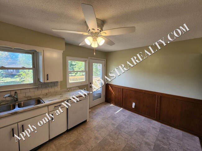 Building Photo - Nice Updated 2 Bed 1.5 Bath Duplex in Basehor-Available in MAY!!