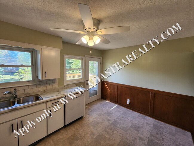 Building Photo - Nice Updated 2 Bed 1.5 Bath Duplex in Basehor-Available NOW!!