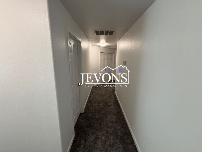 Building Photo - $1,250 Rent Credit - Charming 4-bedroom ho...