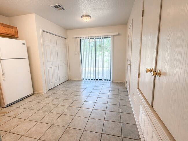 Building Photo - 5202 Daybreak Cir