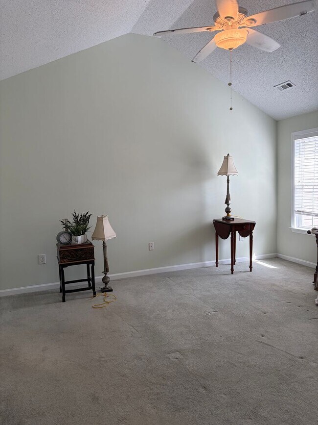 Building Photo - Prime Simpsonville Location!!