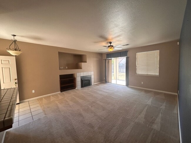 Building Photo - Open and spacious in Lemoore