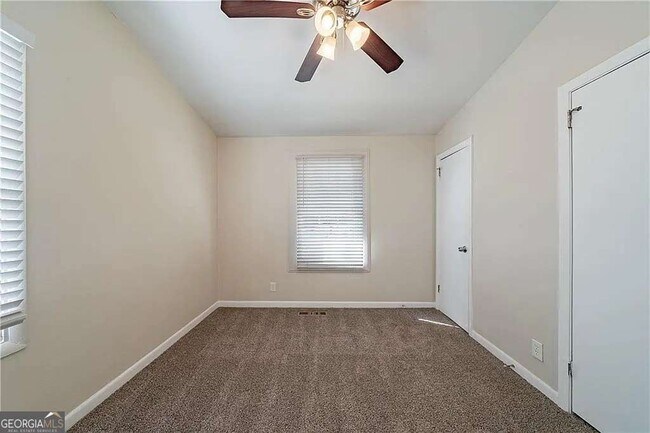 Building Photo - 16 Bromack Dr SE