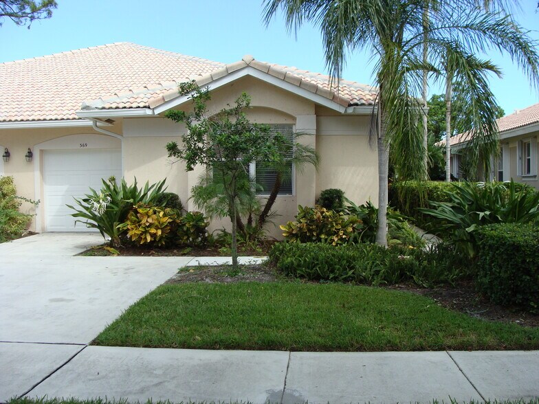 Primary Photo - 369 W Coral Trace Cir