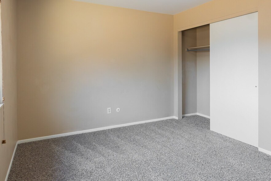 Building Photo - 2617 Montebello Dr W