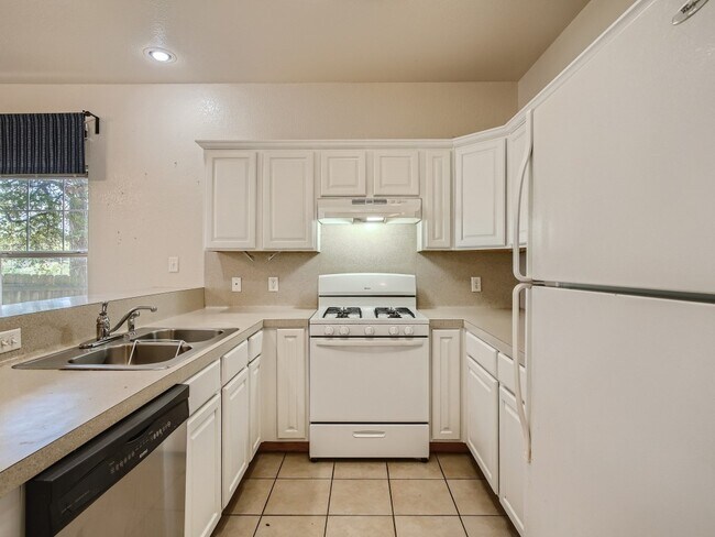 Building Photo - 1200 Perez St