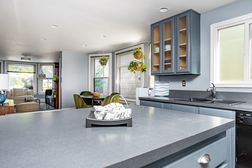 Building Photo - 1629 13th Ave