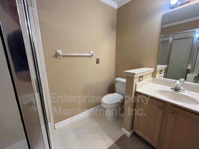 Building Photo - 8642 Pantherburn Cir N