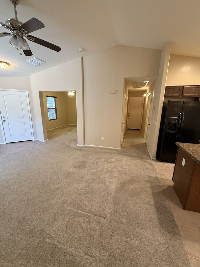 Building Photo - 40397 W Sanders Way