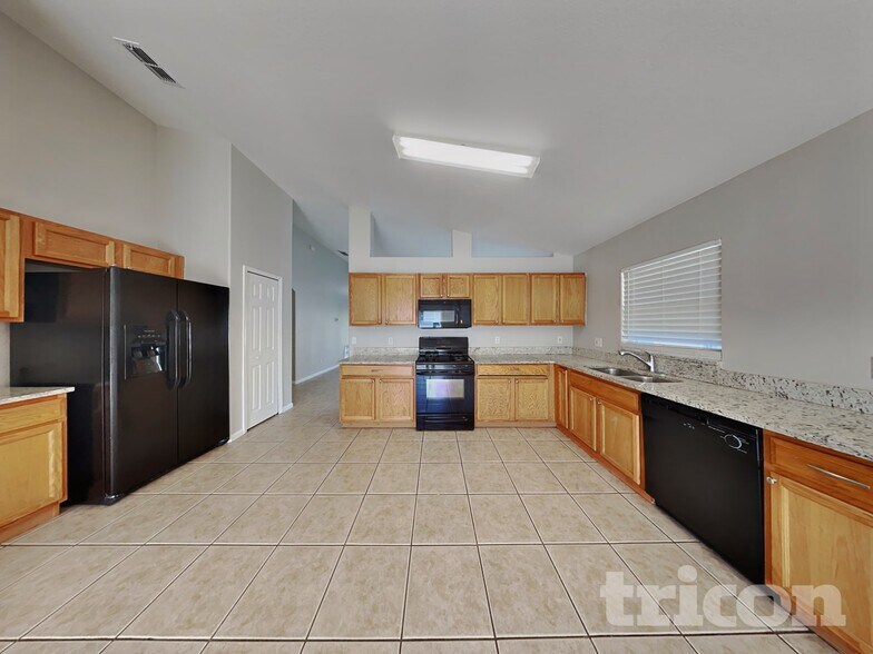 Building Photo - 6637 Shadow Oak Ln