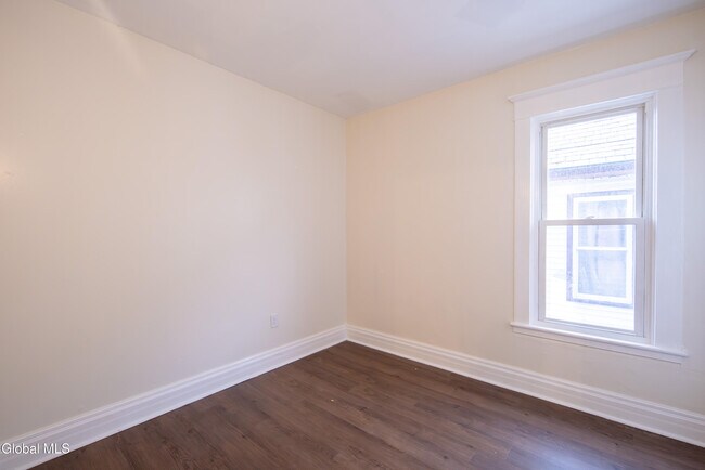 Building Photo - 22 Swan St