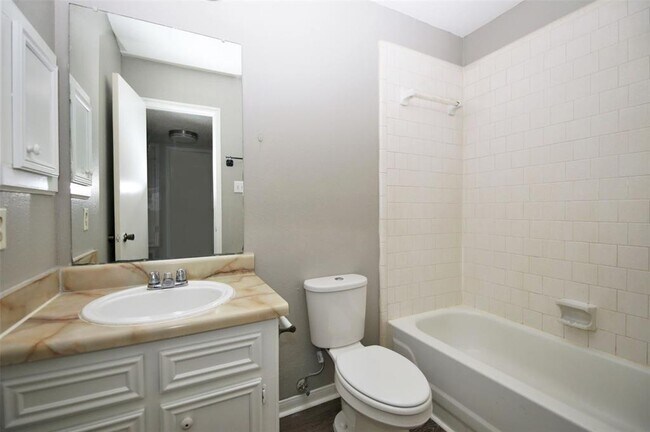 Building Photo - 13611 Ravensway Dr