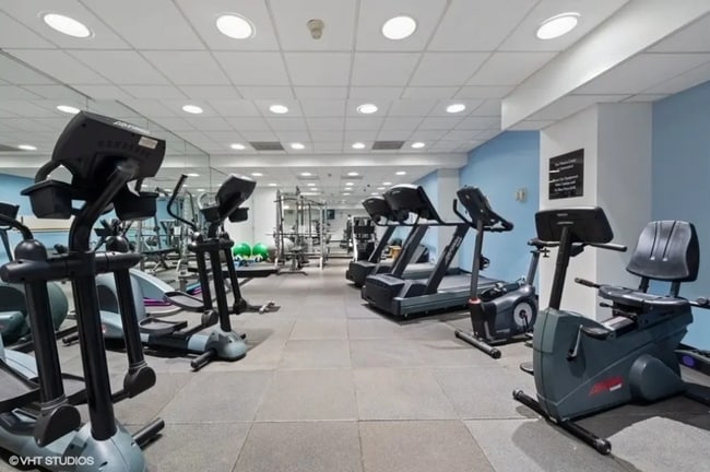 Building Photo - Prime Gold Coast Lovely 1BD/1BA