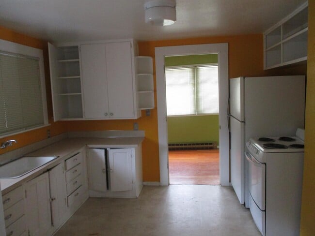 Building Photo - 1392 Willamette St