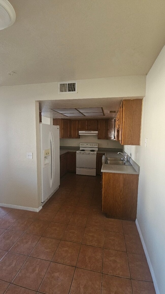 Building Photo - 3749 Carlyle Dr