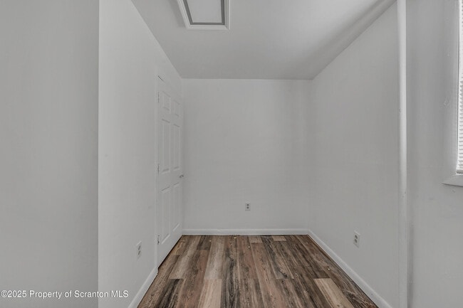 Building Photo - 367 N Bromley Ave