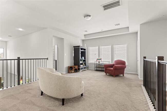Building Photo - 5015 Walnut Grv Ln