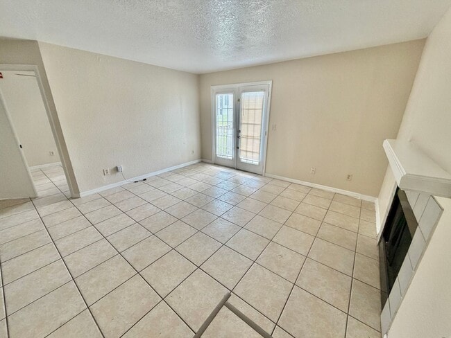 Building Photo - 2550 N Alafaya Trail