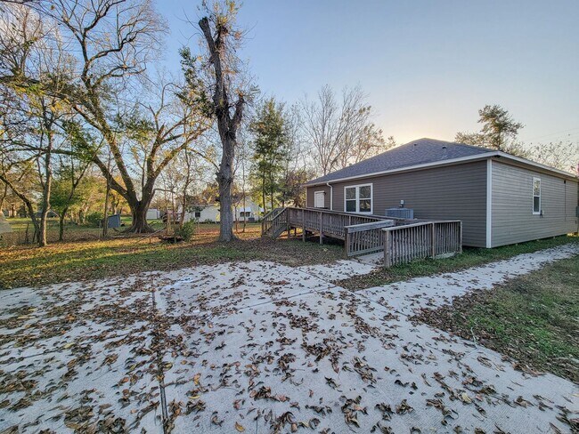 Building Photo - 3201 J P Davis Ave