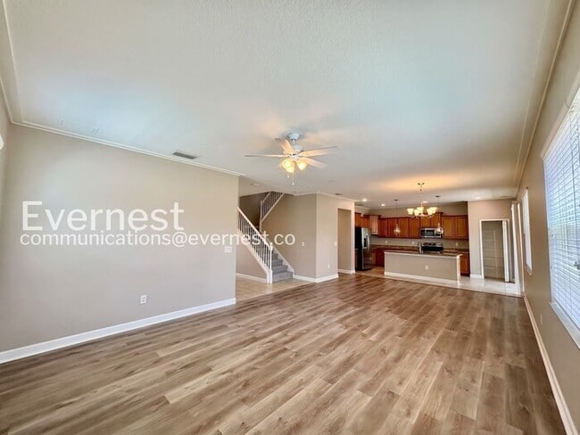 Building Photo - 11211 Flora Springs Dr