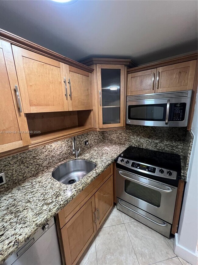 Building Photo - 1515 NE 125th Terrace