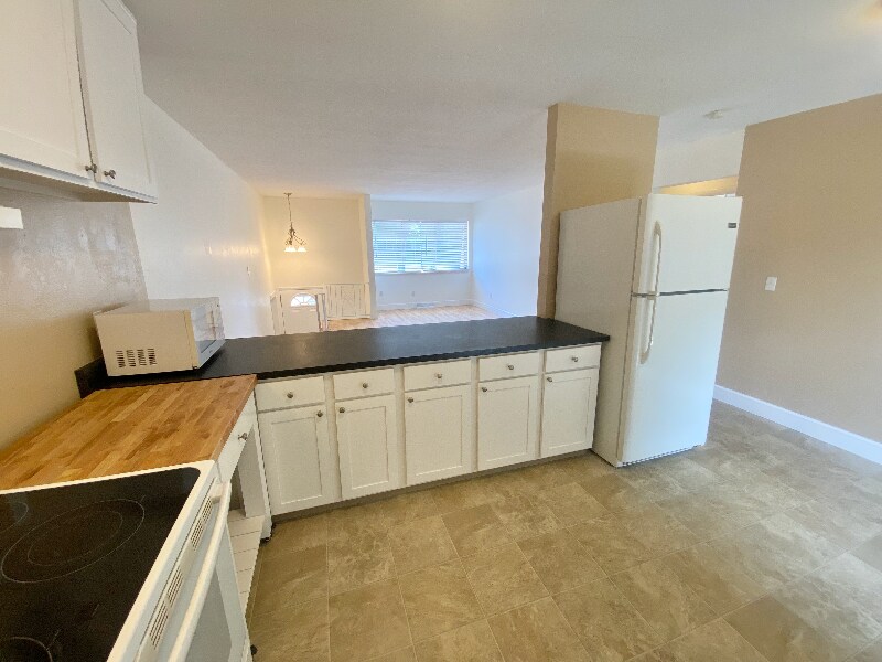 Building Photo - 2747 Leisure Dr