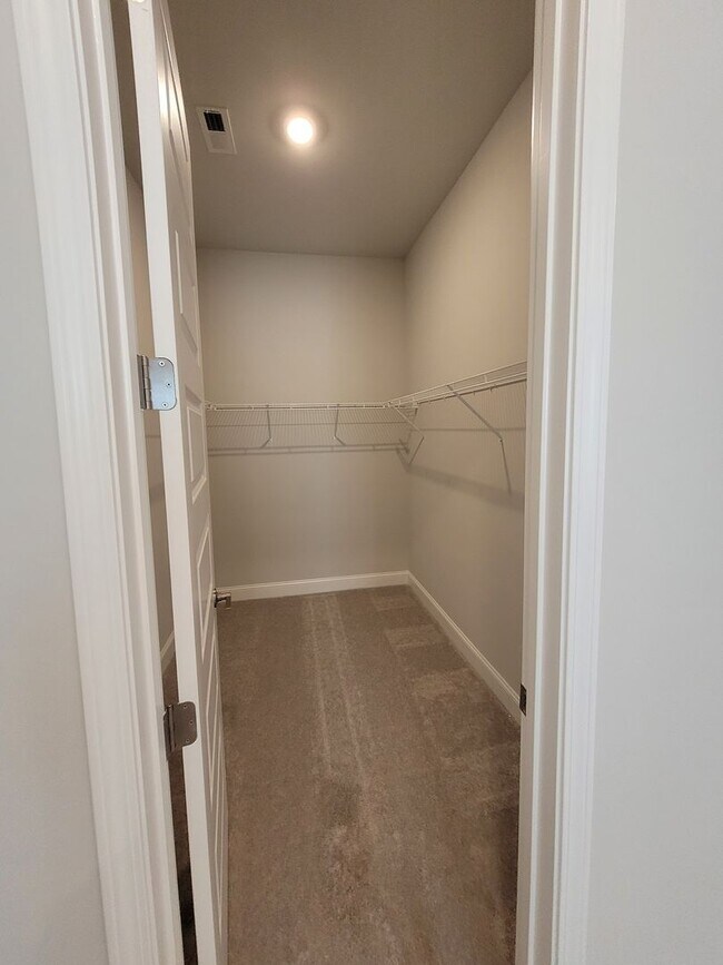Building Photo - OPEN HOUSE THIS SUNDAY  Madison City - Cli...