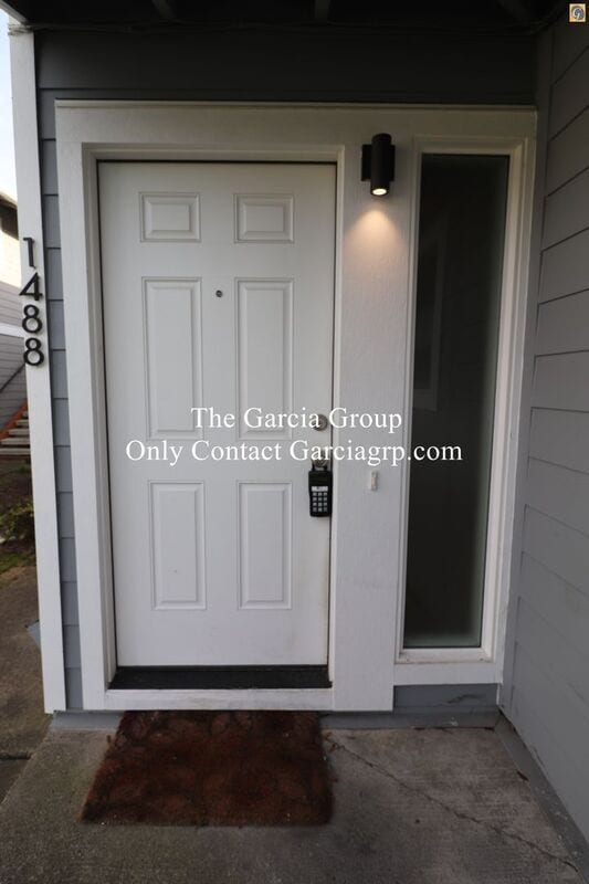 Building Photo - 1488 NE Paropa Ct