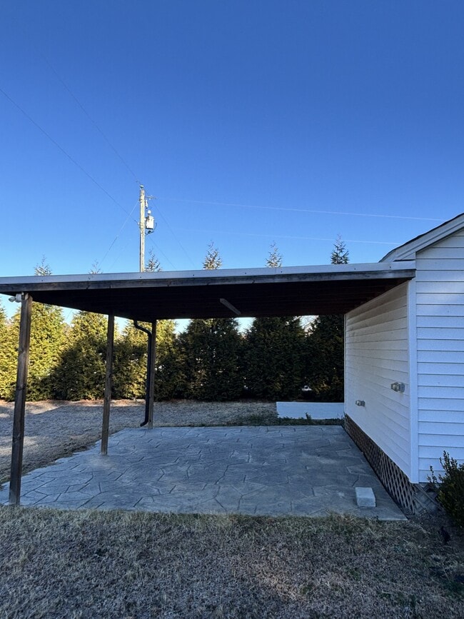 Building Photo - 828 Woodall Dairy Rd