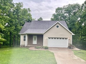 Building Photo - 140 Bob O' Link