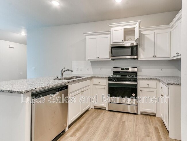 Building Photo - 3703 N Divis Ave