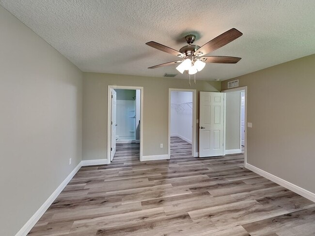 Building Photo - 9399 N Del Rio Way