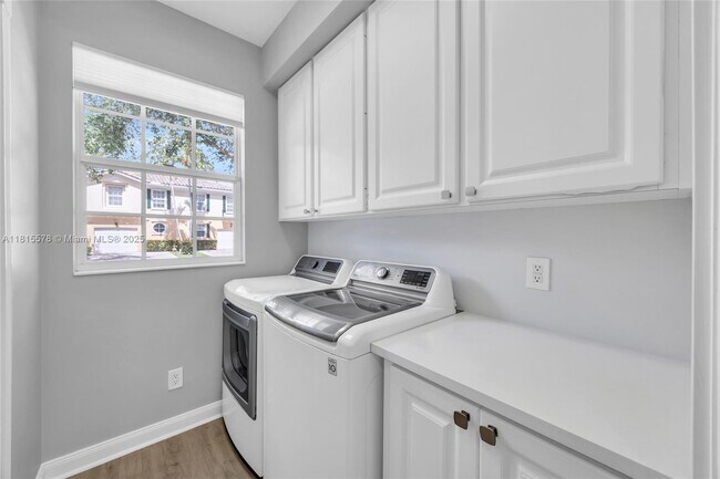 Building Photo - 418 Capistrano Dr
