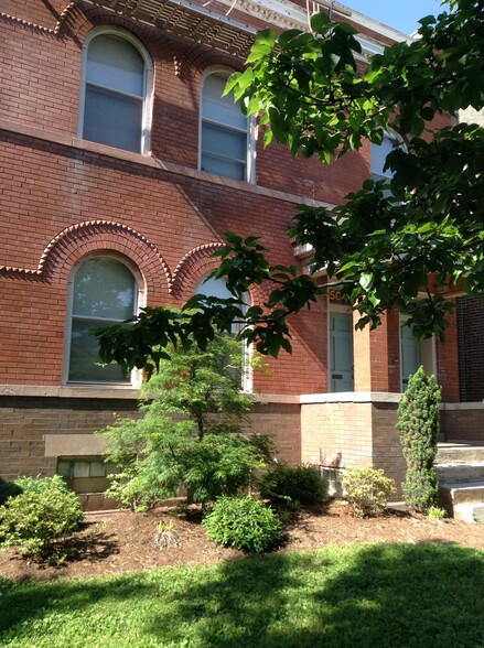 Building Photo - 3504 Vista Ave