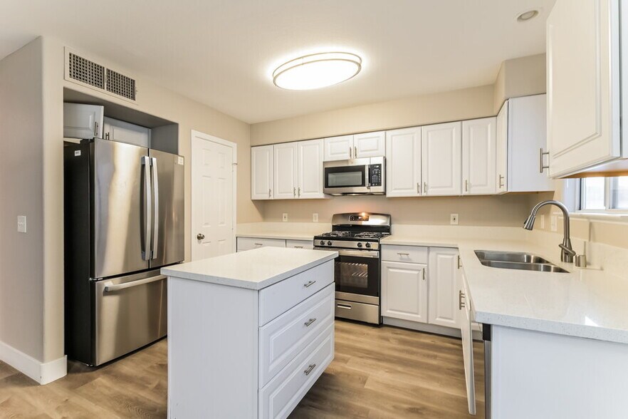 Building Photo - 1079 Harpy Eagle Ave