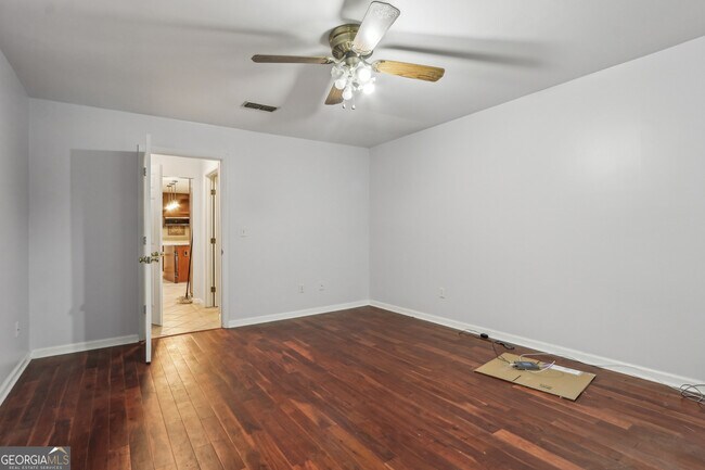 Building Photo - 325 White Oak Pl