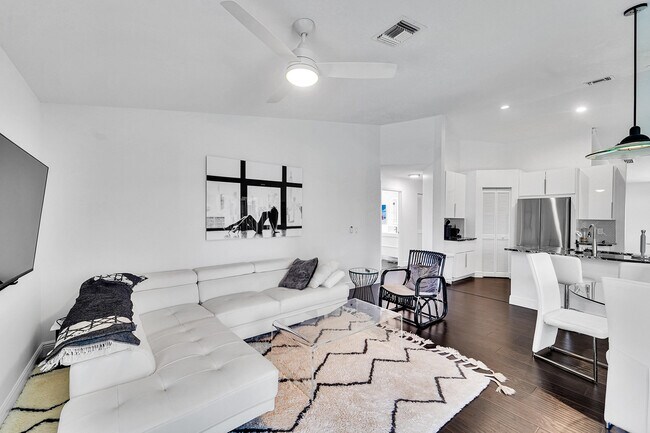Building Photo - 945 Sunflower Ave