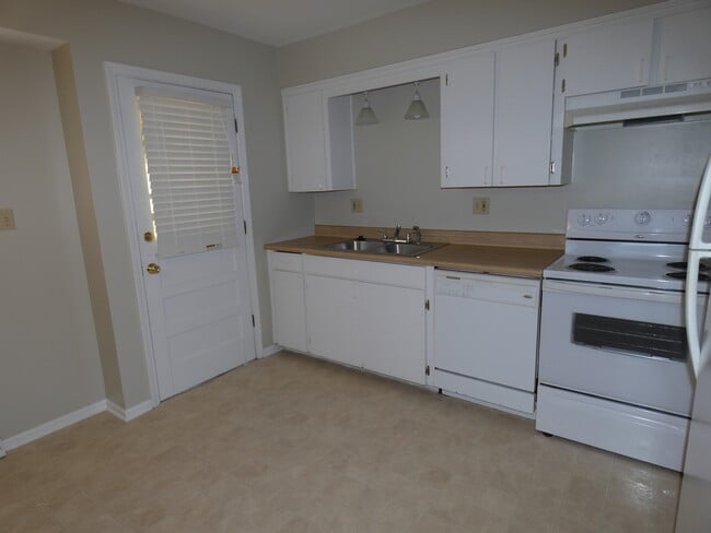 Building Photo - 5903 Creek View Dr