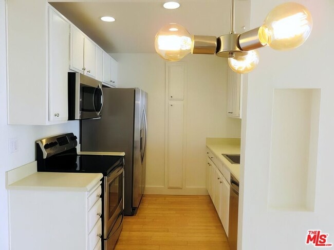 Building Photo - 1230 Horn Ave