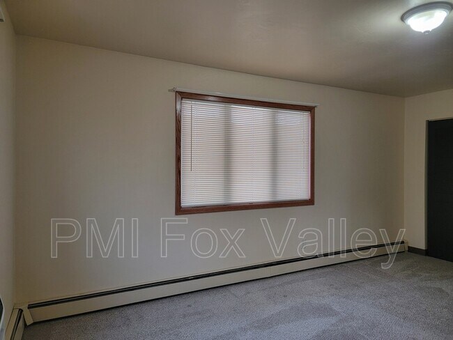 Building Photo - 104 Sycamore St