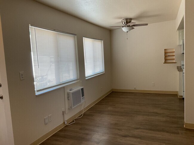 Building Photo - 5519 Paloma Ave