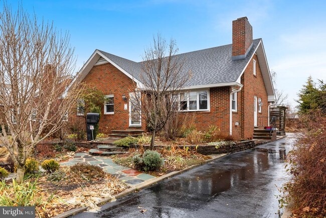 Building Photo - 55 E Evesham Rd